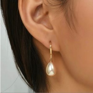 🆕gold hoop earrings with cream beaded accents